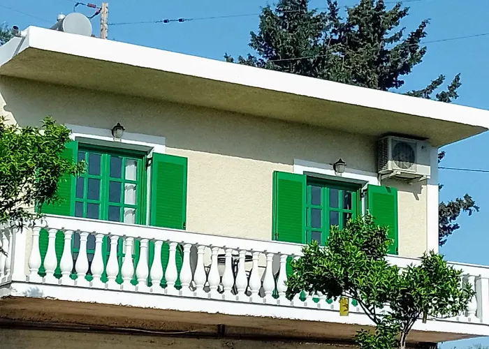 Viktor\'S House By The Sea